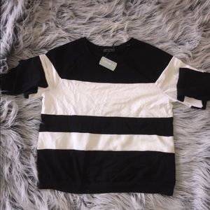 BLACK AND WHITE STRIPED SWEATER